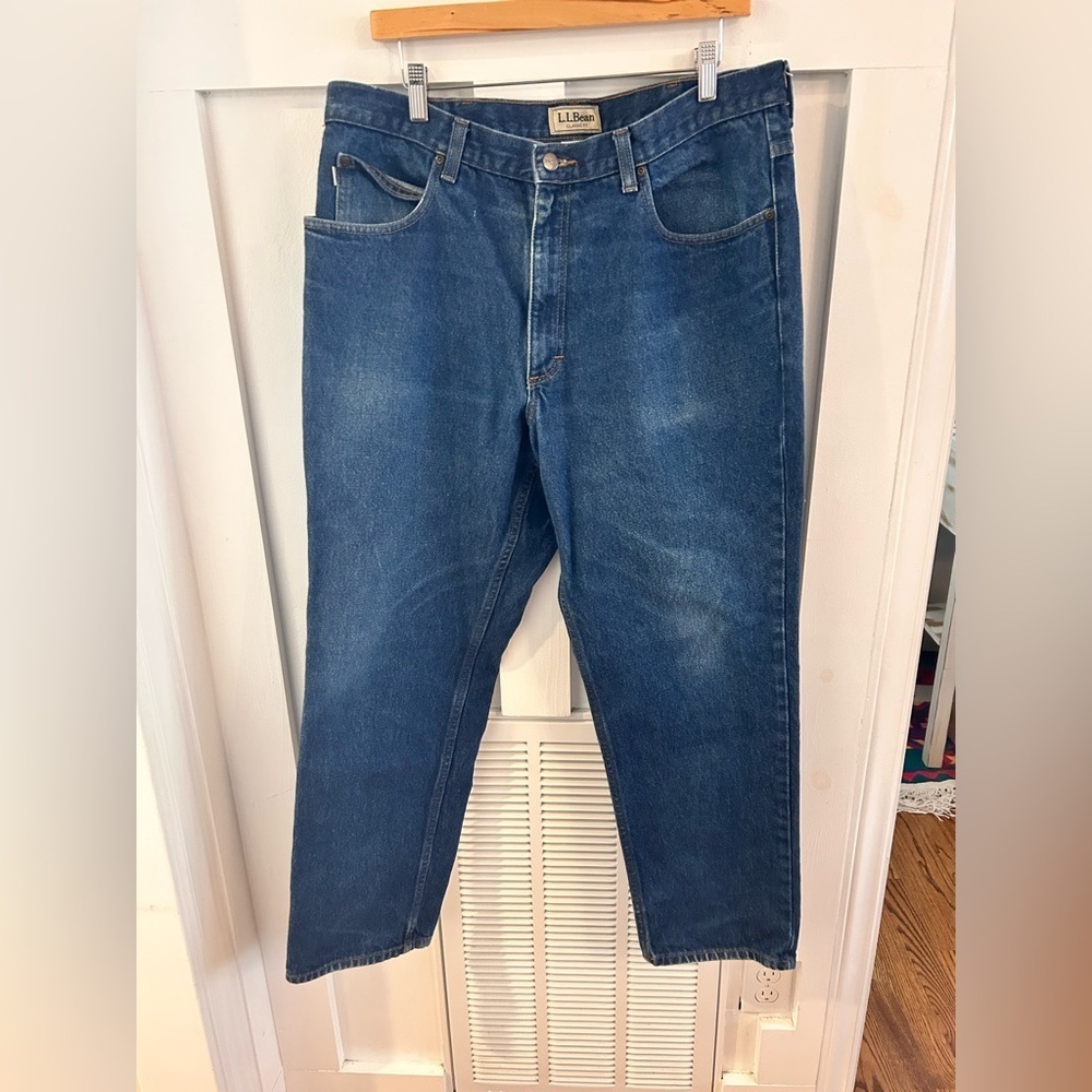 LL Bean Classic Fit Vintage Blue Jeans made in Mexico 37x29